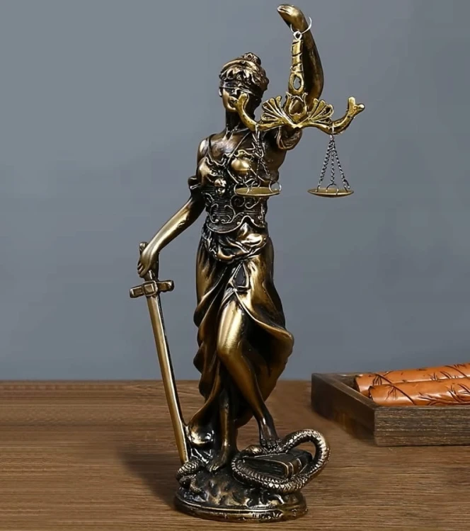 PIĘKNA FIGURKA, STATUA DEKORACYJNA - TEMIDA BOGINI PRAWA I SPRAWIEDLIWOŚCI