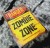 OSTRZEGAWCZA BLASZANA TABLICZKA DEKORACYJNA ZNAK, SZYLD 20x30 - ZOMBIE ZONE