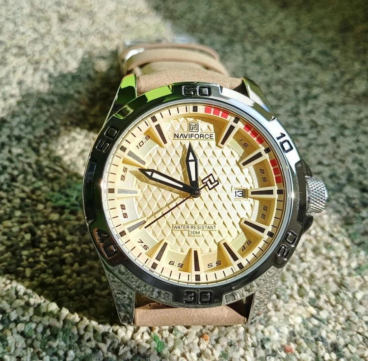 MASYWNY, ZŁOTY ZEGAREK NAVIFORCE NF8023 WOJSKOWY STYL, DATOWNIK