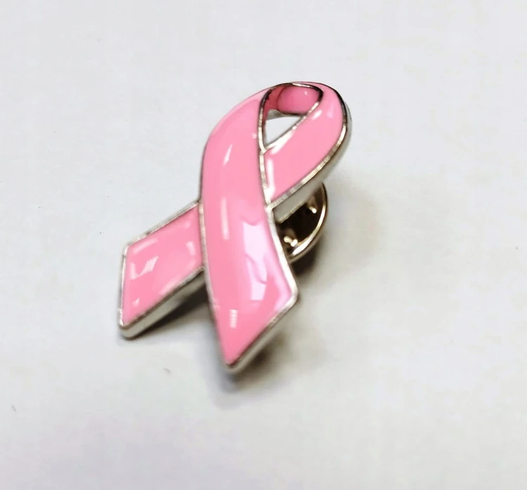 PRZYPINKA, PIN BROSZKA BROCHA RÓŻOWA WSTĄŻKA - SYMBOL WALKI Z RAKIEM PIERSI