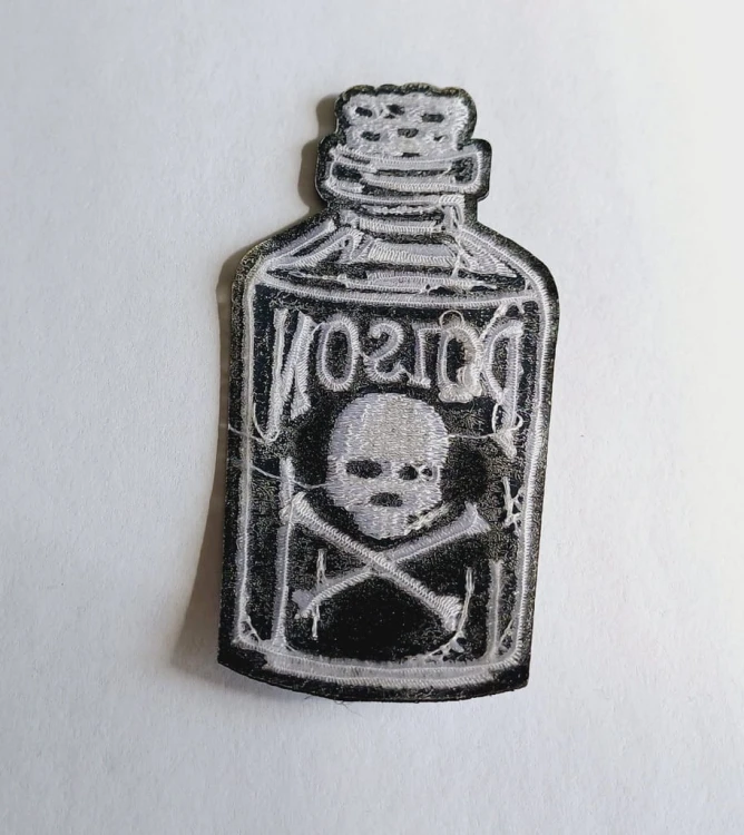 NASZYWKA TERMO HAFTOWANA NAPRASOWANKA PATCH - BUTELKA Z TRUCIZNĄ - POISON