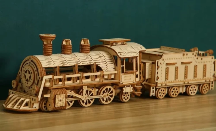 DREWNIANY PAROWÓZ, LOKOMOTYWA PAROWA - PUZZLE 3D - 282 ELEMENTY