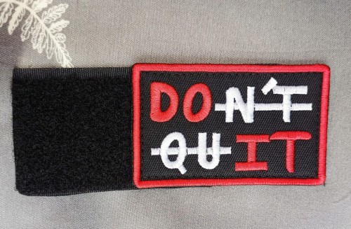 Naszywka na rzep emblemat DON'T QUIT, DO IT; NIE PODDAWAJ SIĘ ZRÓB TO 5x8cm