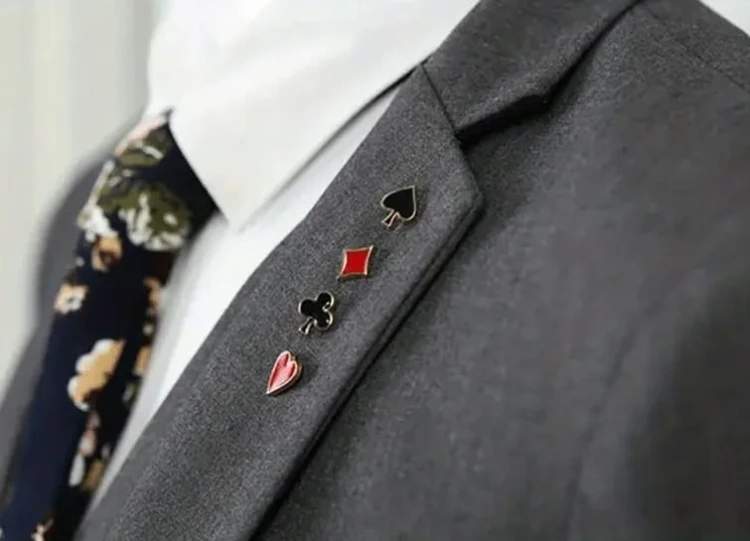 PIN PRZYPINKA BROSZKA PLAKIETKA - POKER KARCIANY KOLOR KIER -CZERWIEŃ SERCE