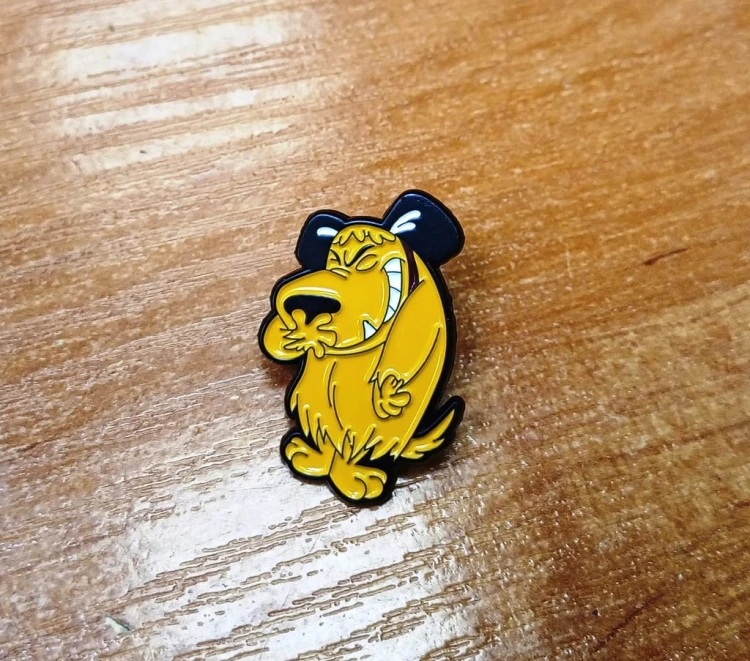 PIN, PRZYPINKA, BROSZKA, PLAKIETKA - PIES MUTTLEY WREDNIAK I BAŁWAN