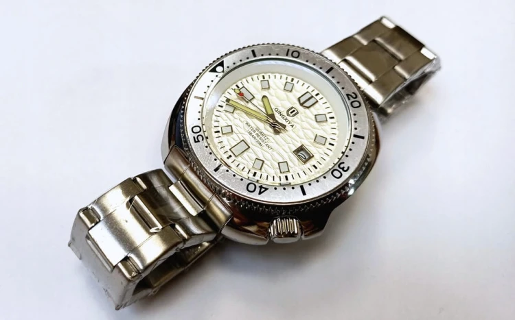 Masywny zegarek luminous na bransolecie, datownik, obrotowy pierścień, stal