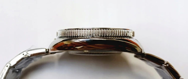 Masywny zegarek luminous na bransolecie, datownik, obrotowy pierścień, stal