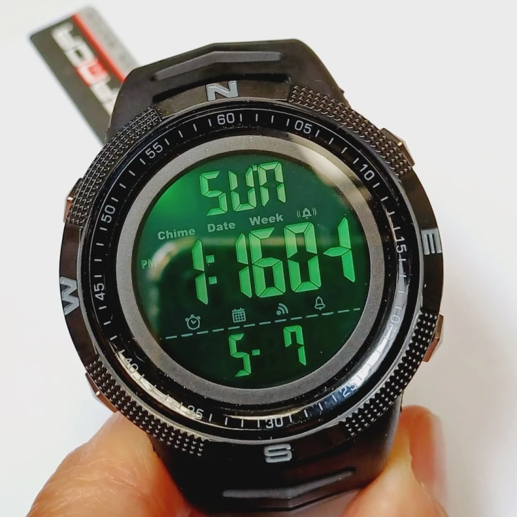 NOWY, CZYTELNY ZEGAREK ELEKTRONICZNY LCD SANDA - WOJSKOWY STYL