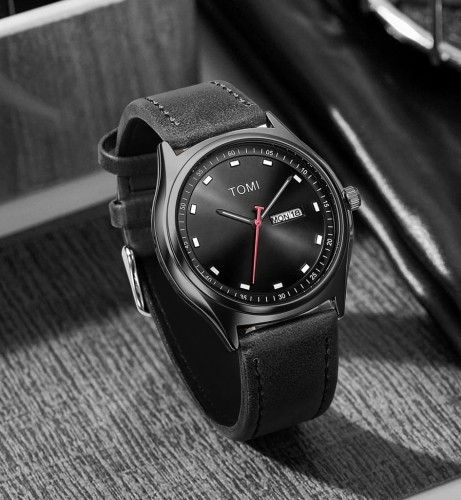 Klasyczny zegarek garniturowy z datownikiem day-date Tomi, gustowne pudełko