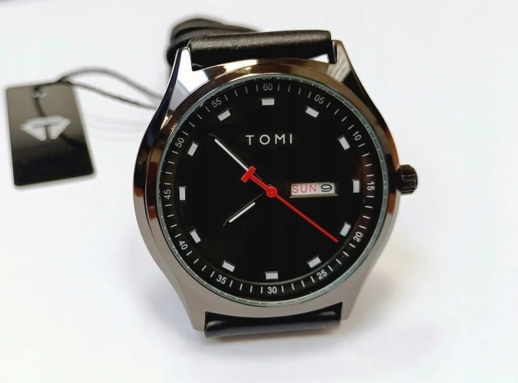 Klasyczny zegarek garniturowy z datownikiem day-date Tomi, gustowne pudełko