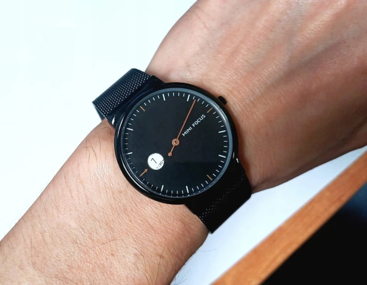 UNIKALNY, MINIMALISTYCZNY ZEGAREK Z JEDNĄ WSKAZÓWKĄ MINI FOCUS