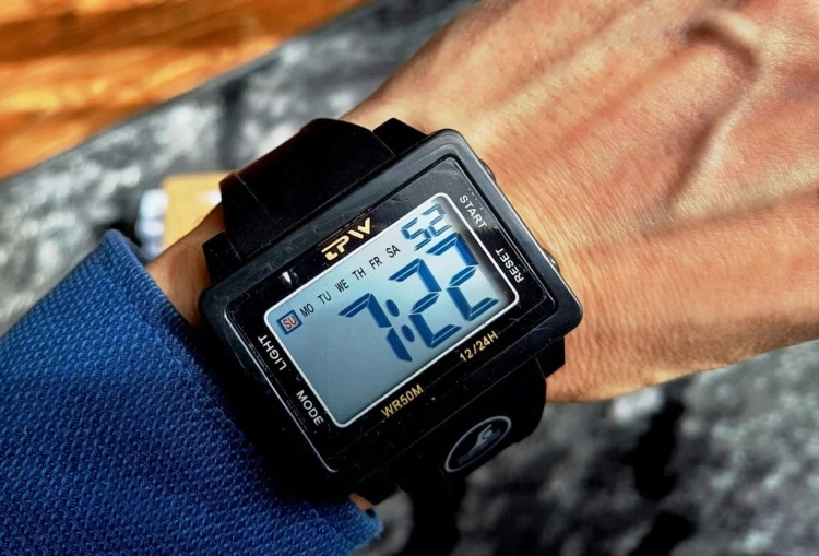 NOWY, MASYWNY I CZYTELNY ZEGAREK ELEKTRONICZNY LCD, TPW - SPORTOWY STYL