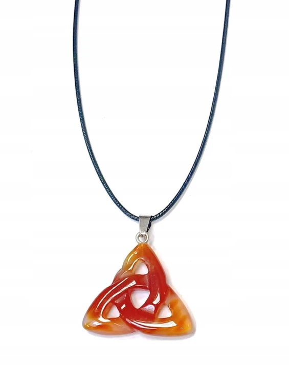 Naszyjnik amulet przywieszka- TRIQUETRA WĘZEŁ CELTYCKI TRÓJCY CZERWONY AGAT