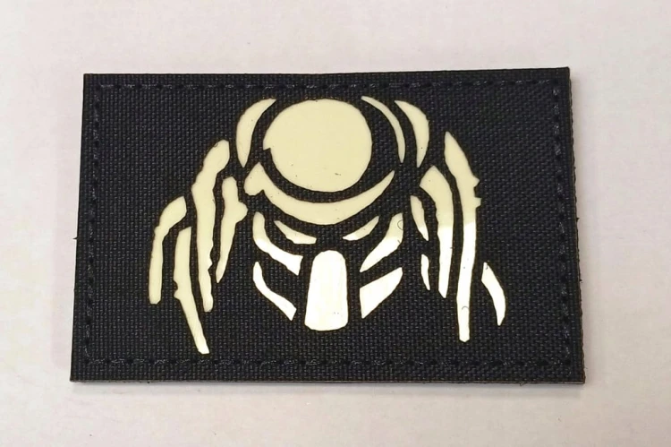 Naszywka, patka, patch na rzep emblemat - obcy - PREDATOR - luminous 5x8 cm
