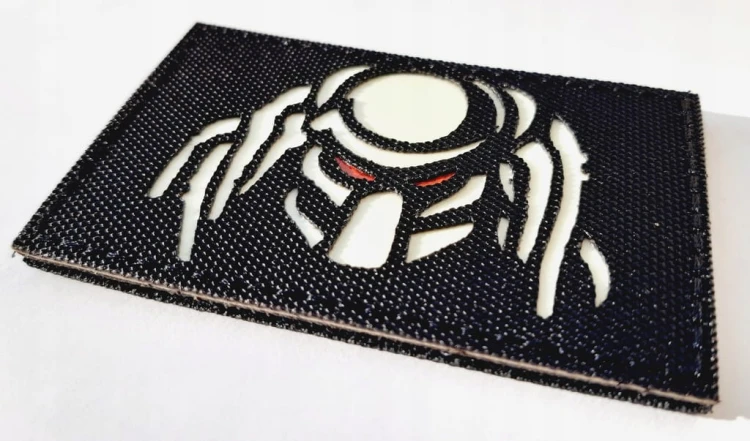 Naszywka, patka, patch na rzep emblemat - obcy - PREDATOR - luminous 5x8 cm
