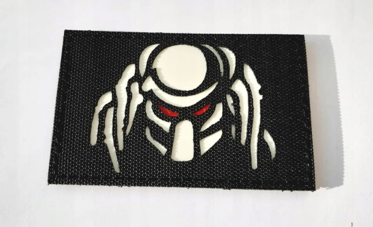 Naszywka, patka, patch na rzep emblemat - obcy - PREDATOR - luminous 5x8 cm