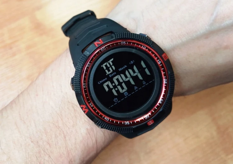 NOWY, CZYTELNY ZEGAREK ELEKTRONICZNY LCD SANDA - WOJSKOWY STYL - RED