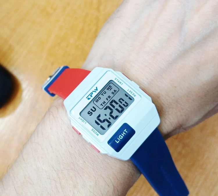 NOWY, MŁODZIEŻOWY, CZYTELNY ZEGAREK ELEKTRONICZNY LCD, TPW - SPORTOWY STYL