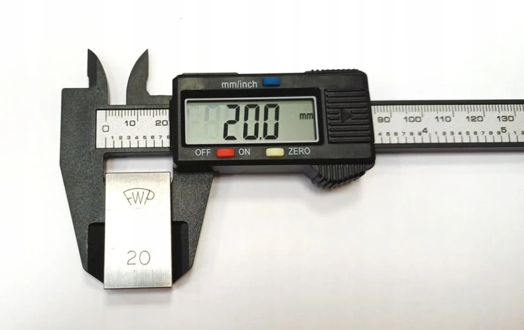 ELEKTRONICZNA SUWMIARKA CYFROWA Z WŁÓKNA WĘGLOWEGO Z WYŚWIETLACZEM, 0-150MM