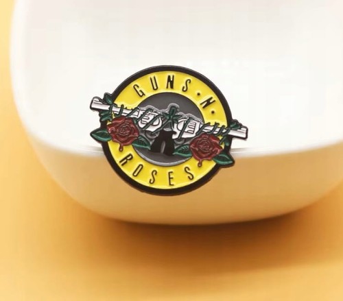 PRZYPINKA, PIN, BROSZKA, PLAKIETKA - HARD ROCK - ZESPÓŁ GUNS N' ROSES